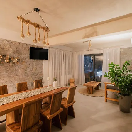 Agia Anna Seafront Studios