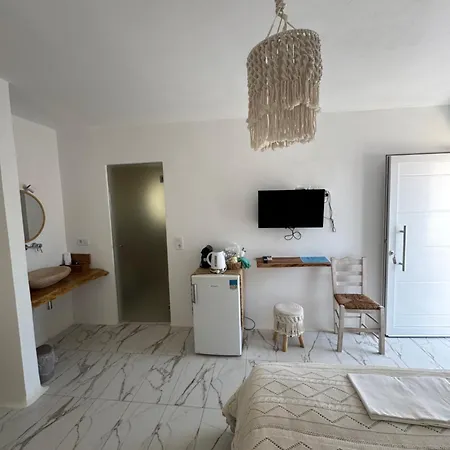 Agia Anna Seafront Aparthotel *